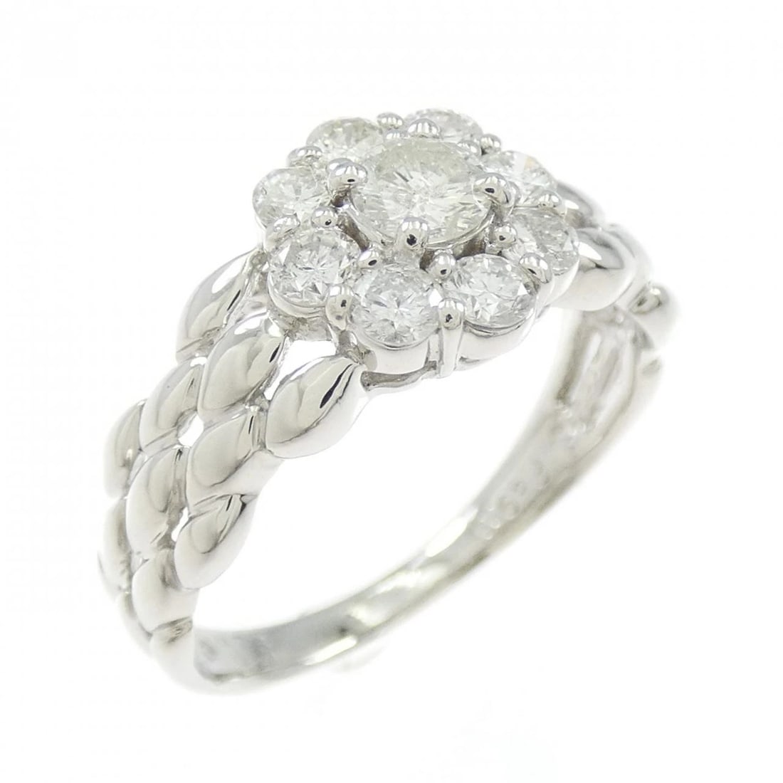 PT900 FLOWER DIAMOND RING (1 of 3)