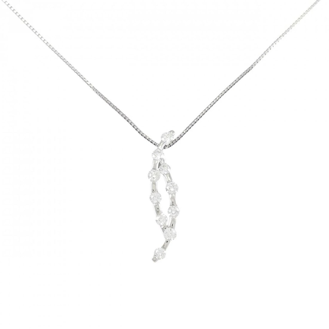 PT900/PT850 DIAMOND NECKLACE: PT900/PT850 Diamond Necklace Brand: Unbranded Type: Diamond Necklace Material: PT900/PT850, Color: platinum Size: Actual Size Pendant length approx. x width approx.: 25.5mmx5.6mm Chain maximum