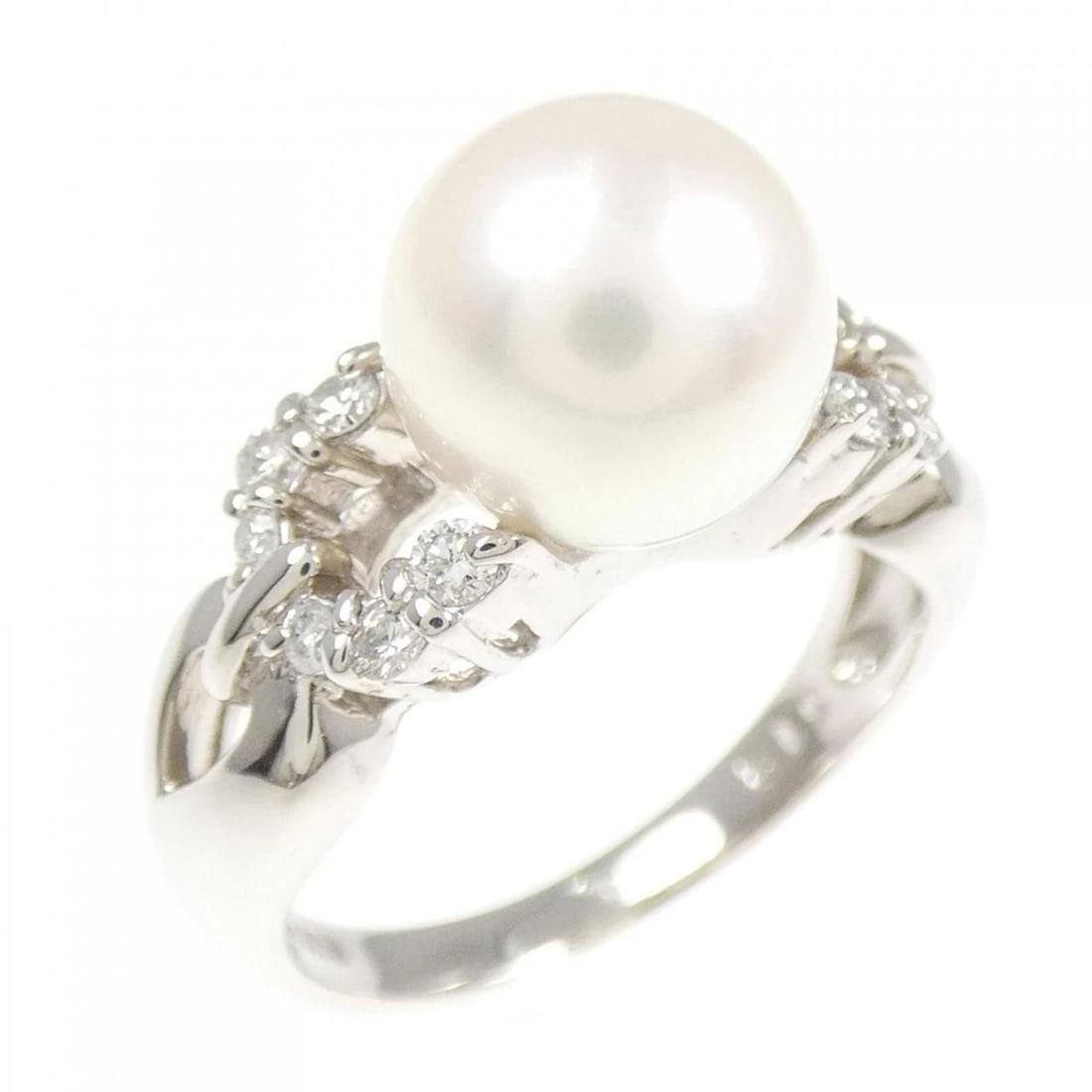 PT900 AKOYA PEARL RING: PT900 Akoya Pearl Ring Brand: Unbranded Type: Akoya Pearl Ring Material: PT900, Color: platinum Size: Actual Size Max width approx: 8.5mm Accessories: None Accessories Notice: When purchas