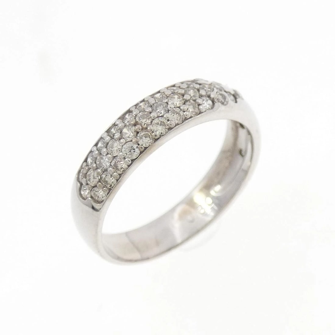 K18WG PAVE DIAMOND PINKY RING: K18WG Pave Diamond Pinky Ring Brand: Unbranded Type: Diamond Ring Material: K18WG, Color: white Size: US 3 1/2 Accessories: None Accessories Notice: When purchasing pre-owned goods, please