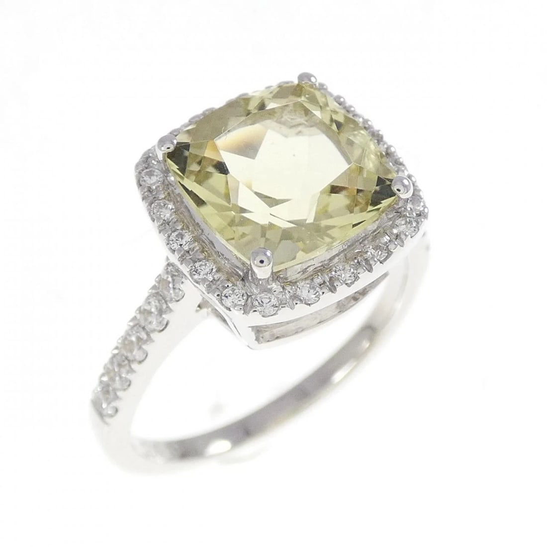 18KWG QUARTZ RING: 18KWG Quartz Ring Brand: Unbranded Type: Quartz Ring Material: K18WG, Color: white Size: US 5 1/4 Accessories: None Accessories Notice: When purchasing pre-owned goods, please refer to the