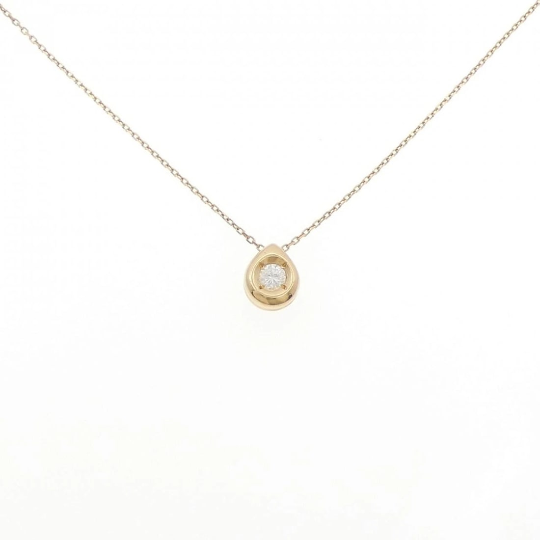 750YG DIAMOND NECKLACE: 750YG Diamond Necklace Brand: Unbranded Type: Diamond Necklace Material: 750YG, Color: yellow Size: Actual Size Pendant length approx. x width approx.: 11.5mmx9.3mm Chain maximum width