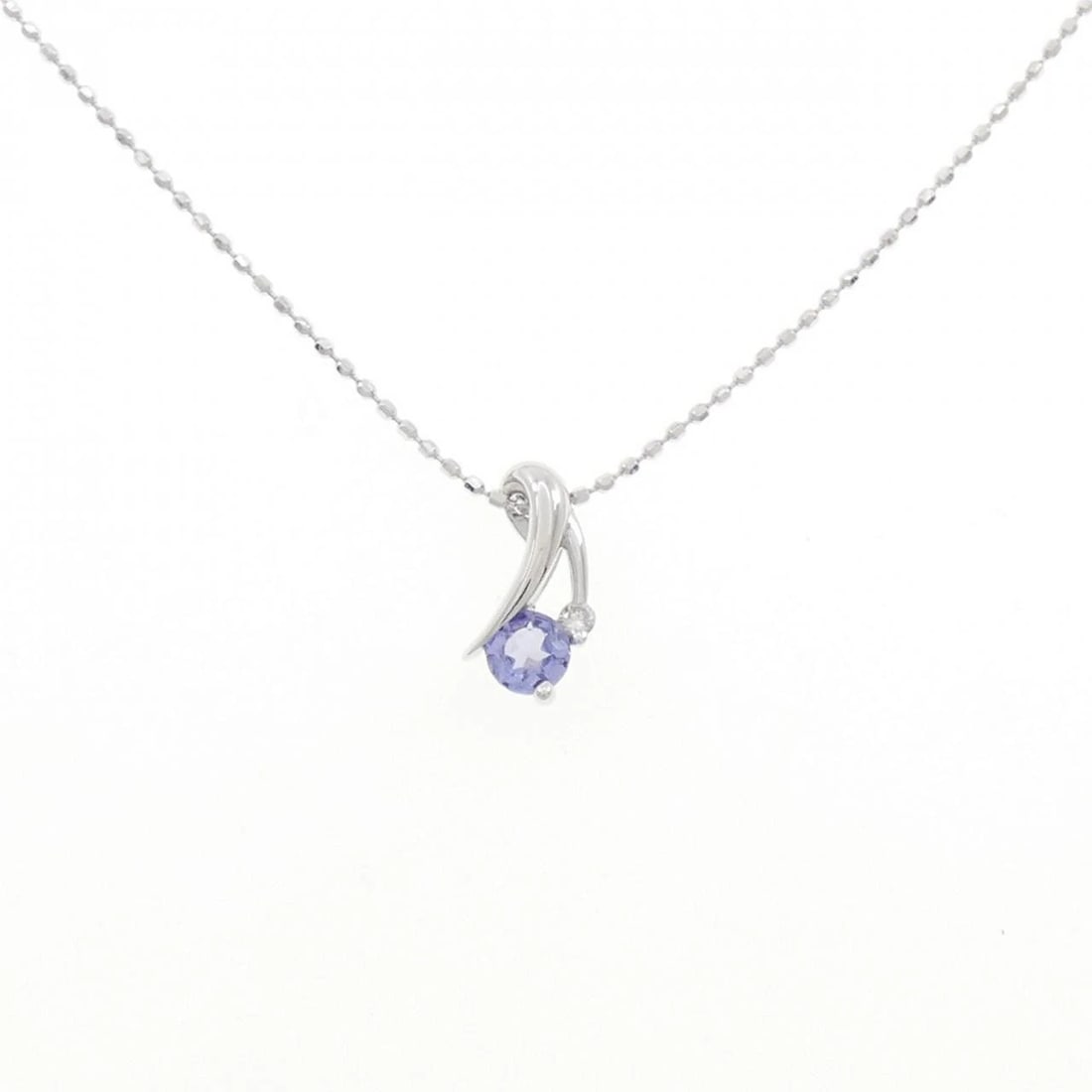 K18WG TANZANITE NECKLACE: K18WG Tanzanite Necklace Brand: Unbranded Type: Tanzanite Necklace Material: K18WG, Main Stone/Creation Tanzanite Color: white Size: Actual Size Pendant length approx. x width approx.: