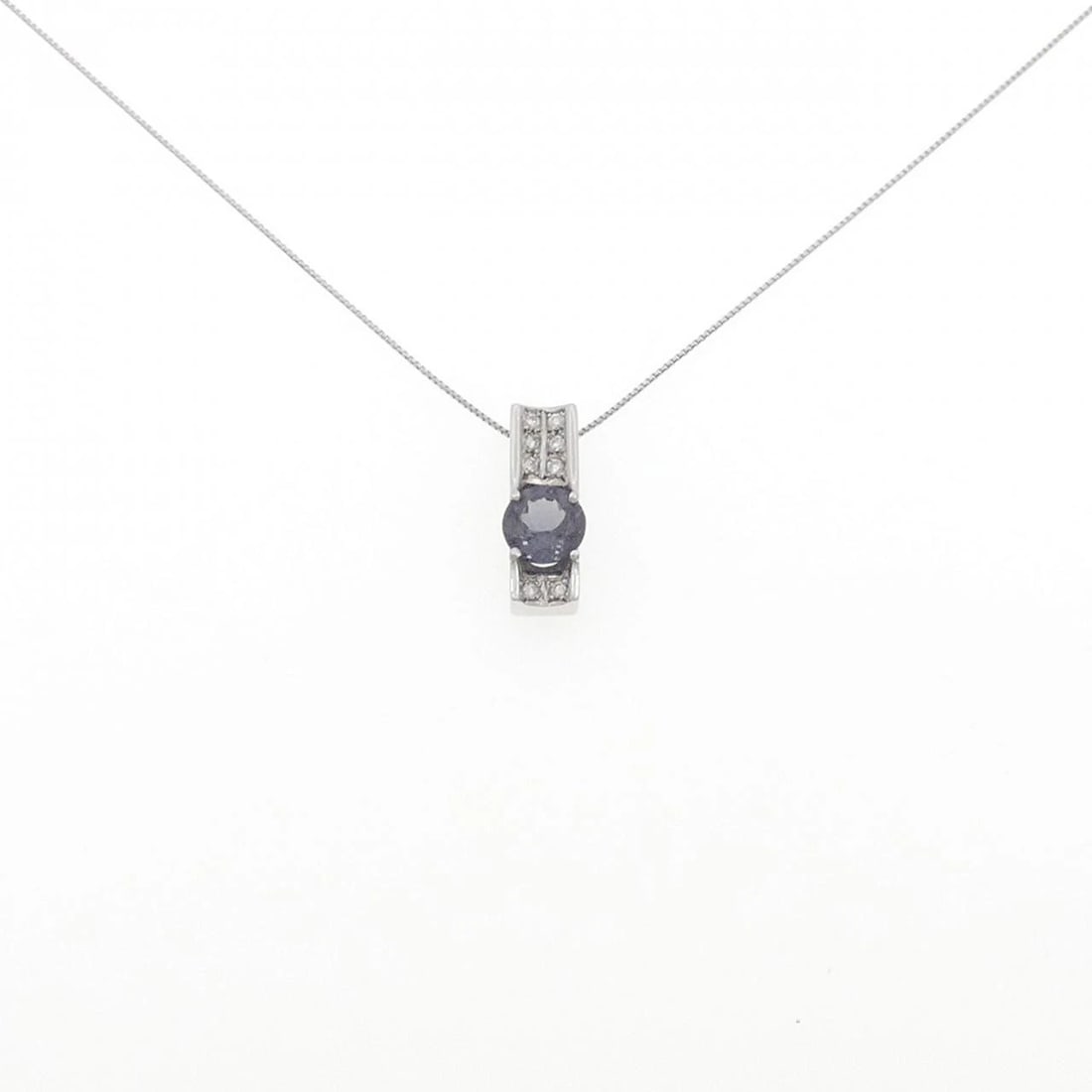 PT900/PT850 GARNET NECKLACE: PT900/PT850 Garnet Necklace Brand: Unbranded Type: Garnet Necklace Material: PT900/PT850, Color: platinum Size: Actual Size Pendant length approx. x width approx.: 17.0mmx6.7mm Chain maximum