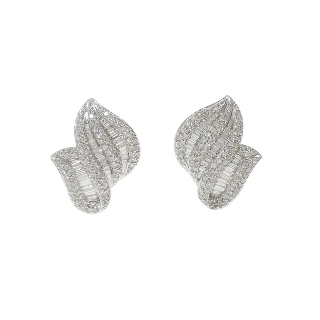 K18WG DIAMOND PIERCE: K18WG Diamond Pierce Brand: Unbranded Type: Diamond Pierce/Earring Material: K18WG, Color: white Size: Actual Size Approx. length x width: 22.8mm x 17.5mm Accessories: None Accessories Not
