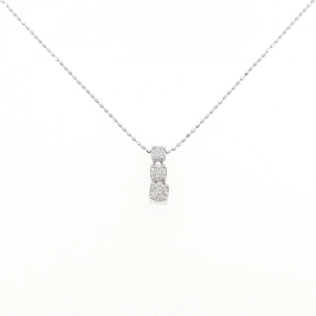 K18WG THREE STONE DIAMOND NECKLACE: K18WG Three Stone Diamond Necklace Brand: Unbranded Type: Diamond Necklace Material: K18WG, Color: white Size: Actual Size Pendant length approx. x width approx.: 10.8mmx3.5mm Chain maximum