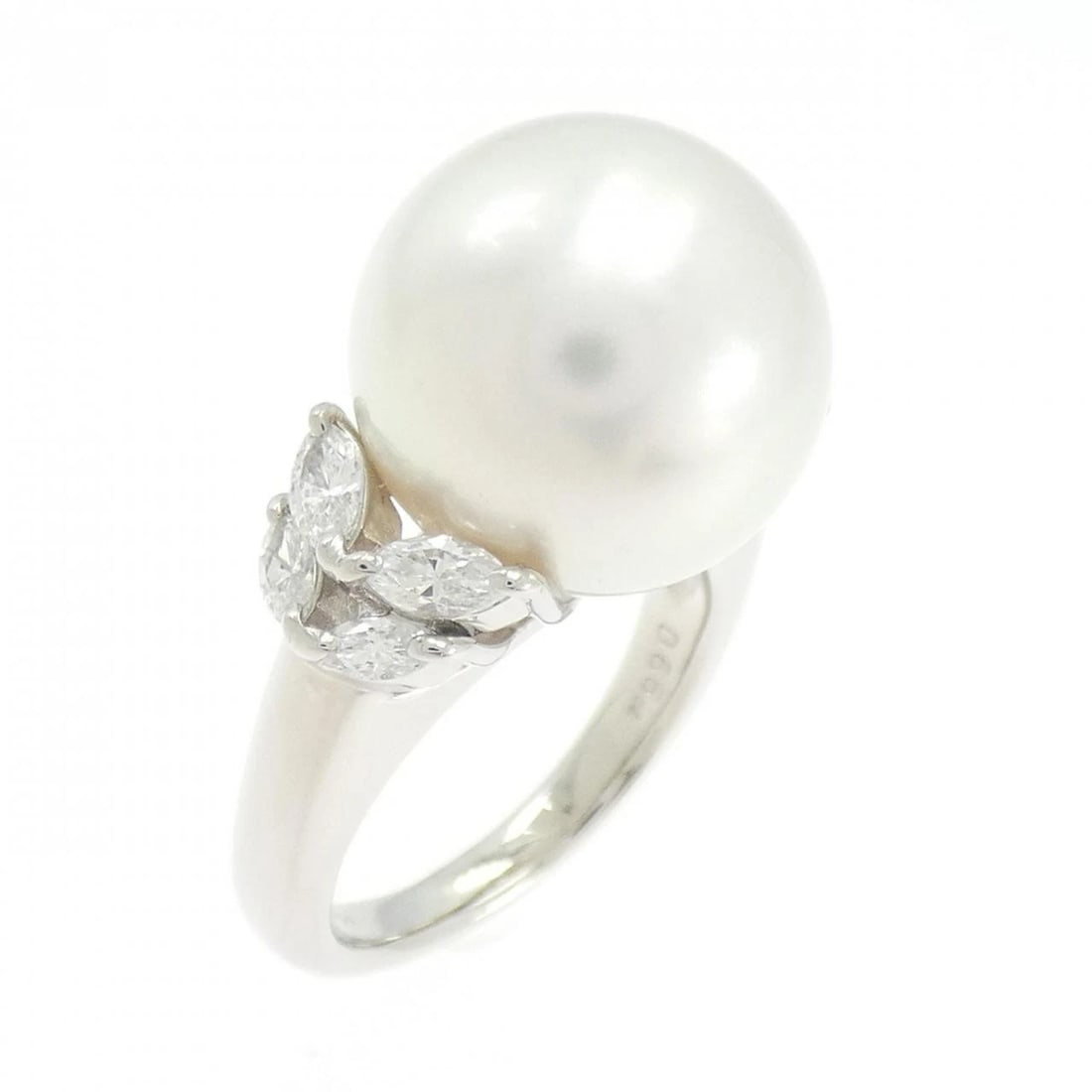 PT900 WHITE BUTTERFLY PEARL RING: PT900 White Butterfly Pearl Ring Brand: Unbranded Type: White Butterfly Pearl Ring Material: Platinum900, Main Stone/Creation White Butterfly Pearl Color: Platinum Size: US 7 Accessories: