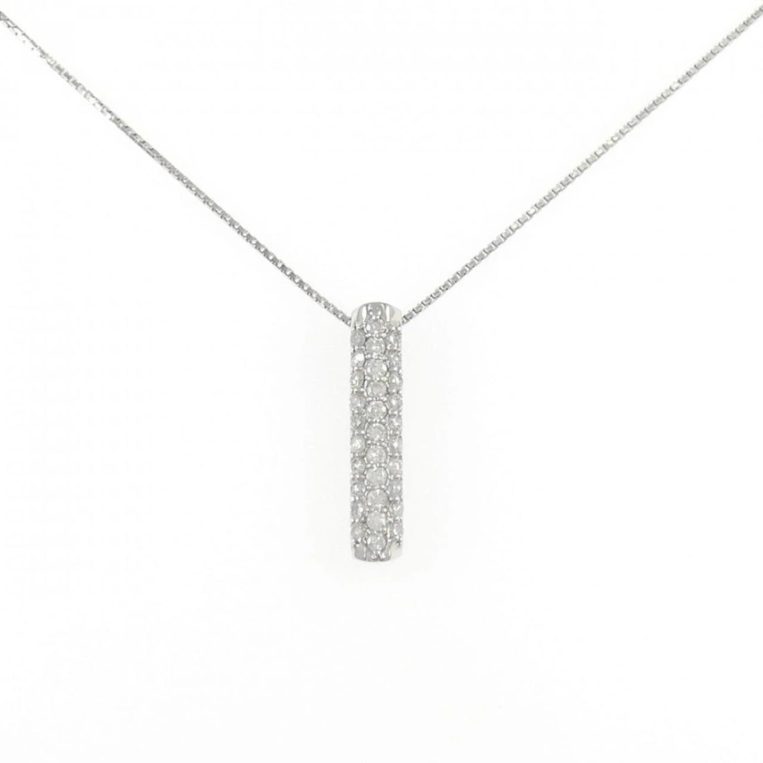 PT900/PT850 DIAMOND NECKLACE: PT900/PT850 Diamond Necklace Brand: Unbranded Type: Diamond Necklace Material: Platinum900/850, Main Stone/Creation Natural Color: Platinum Size: Actual Size Pendant length approx. x width