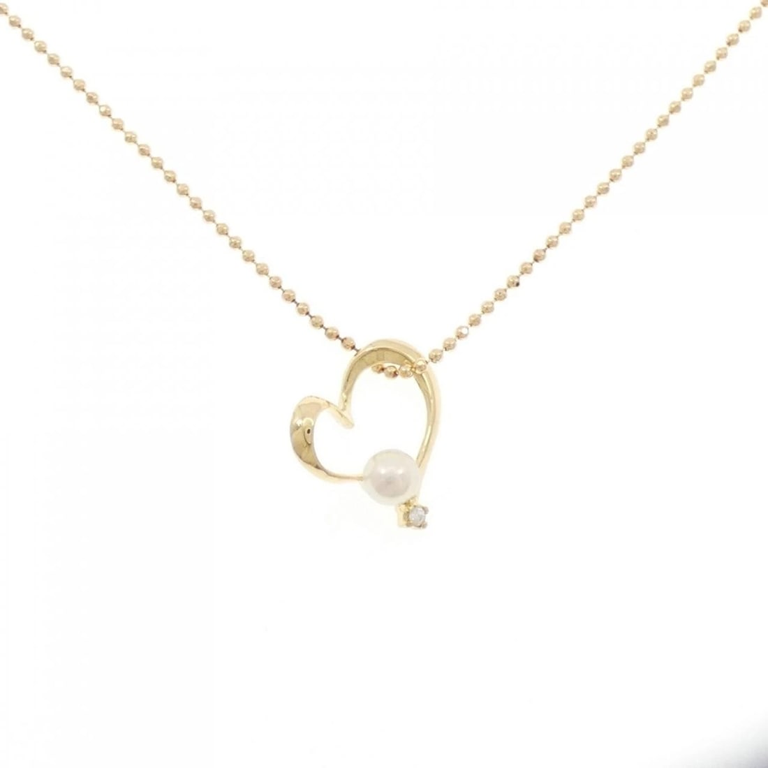 18K YELLOW GOLD HEART AKOYA PEARL NECKLACE: 18K Yellow Gold Heart Akoya Pearl Necklace Brand: Unbranded Type: Akoya Pearl Necklace Material: K18 yellow gold, Main Stone/Creation Akoya Pearl Color: Yellow Gold Size: Actual Size Pendant