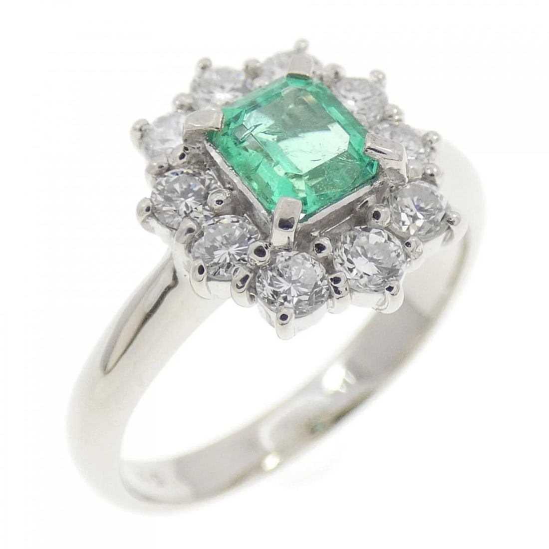 PT900 EMERALD RING: PT900 Emerald Ring Brand: Unbranded Type: Emerald ring Material: Platinum900, Main Stone/Creation Emerald Color: Platinum Size: US 5 Accessories: None Accessories Notice: When purchasing p