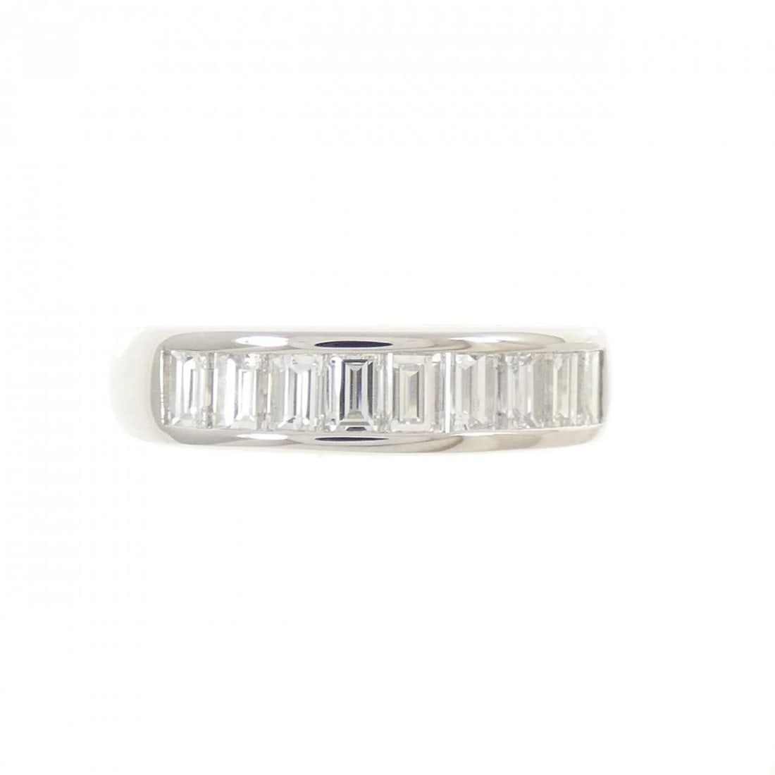 PT900 DIAMOND RING: PT900 Diamond Ring Brand: Unbranded Type: Diamond Ring Material: Platinum900, Main Stone/Creation Natural Color: Platinum Size: US 6 Accessories: None Accessories Notice: When purchasing p