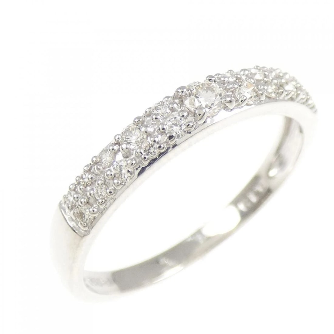 PT900 DIAMOND RING: PT900 Diamond Ring Brand: Unbranded Type: Diamond Ring Material: Platinum900, Main Stone/Creation Natural Color: Platinum Size: US 6 Accessories: None Accessories Notice: When purchasing p