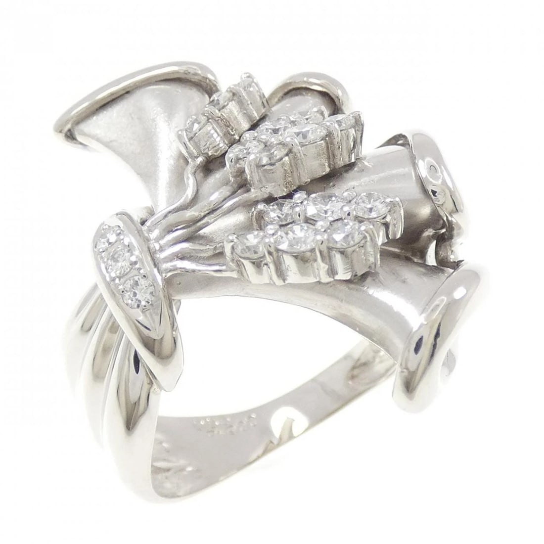 PT900 DIAMOND RING: PT900 Diamond Ring Brand: Unbranded Type: Diamond Ring Material: Platinum900, Main Stone/Creation Natural Color: Platinum Size: US 6 Accessories: None Accessories Notice: When purchasing