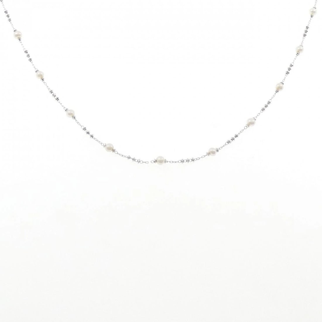 K18WG FRESHWATER PEARL NECKLACE: K18WG Freshwater Pearl Necklace Brand: Unbranded Type: Freshwater Pearl Necklace Material: K18 white gold, Main Stone/Creation Freshwater Pearl Color: white gold Size: Actual Size Max width