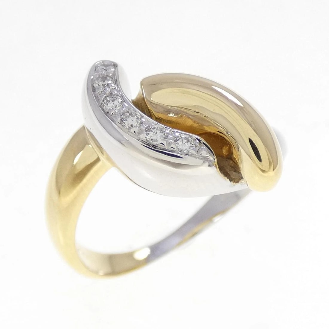 750WG/750YG DIAMOND RING: 750WG/750YG diamond ring Brand: Unbranded Type: Diamond Ring Material: 750 white gold/750 yellow gold, Main Stone/Creation Natural Color: white gold Yellow Gold Size: US 6 Accessories: None