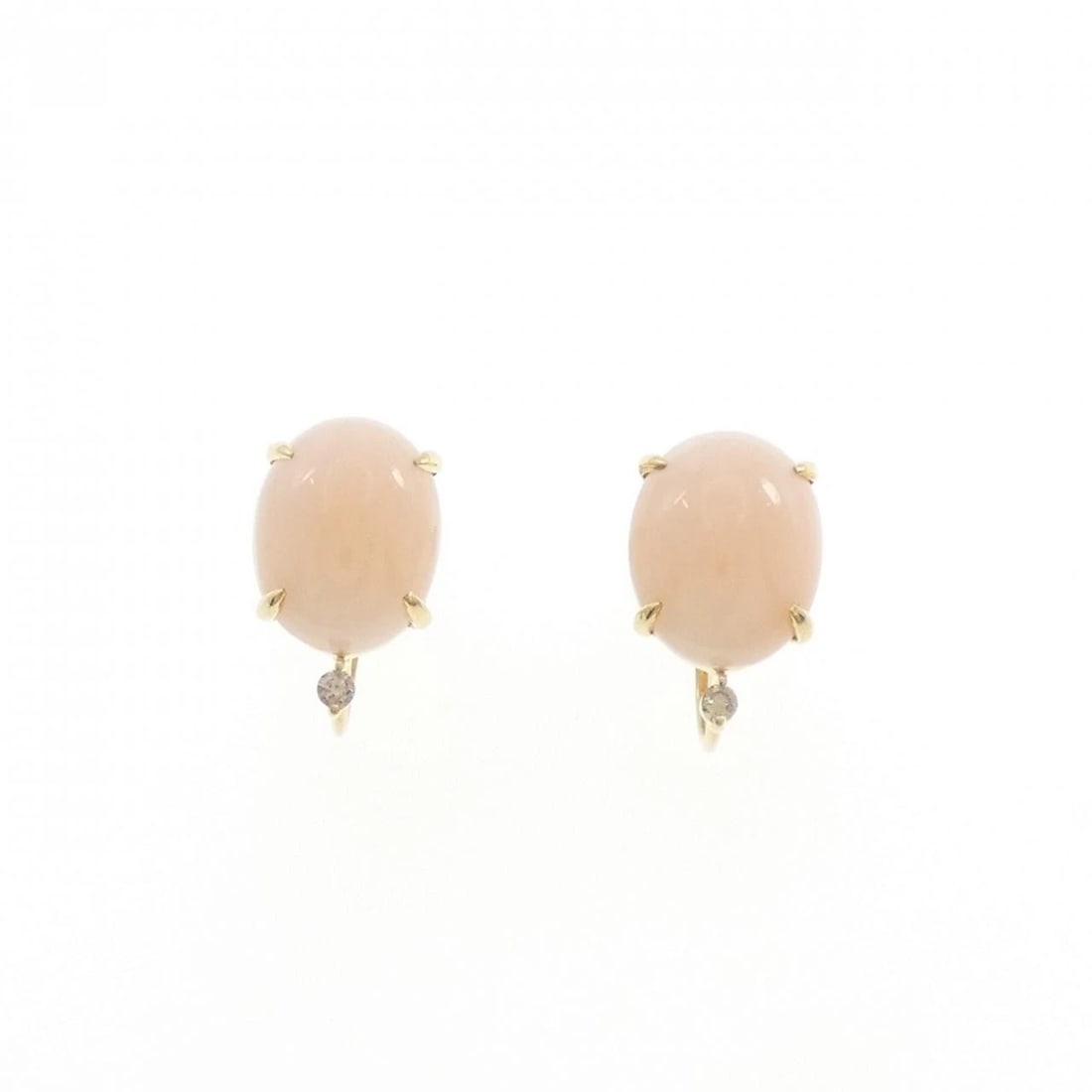 K18YG CORAL EARRING: K18YG Coral Earring Brand: Unbranded Type: Coral Pierce/Earring Material: K18 yellow gold, Main Stone/Creation Coral Color: Yellow Gold Size: Actual Size Approx. height x width: 12.6mm x 8.0mm