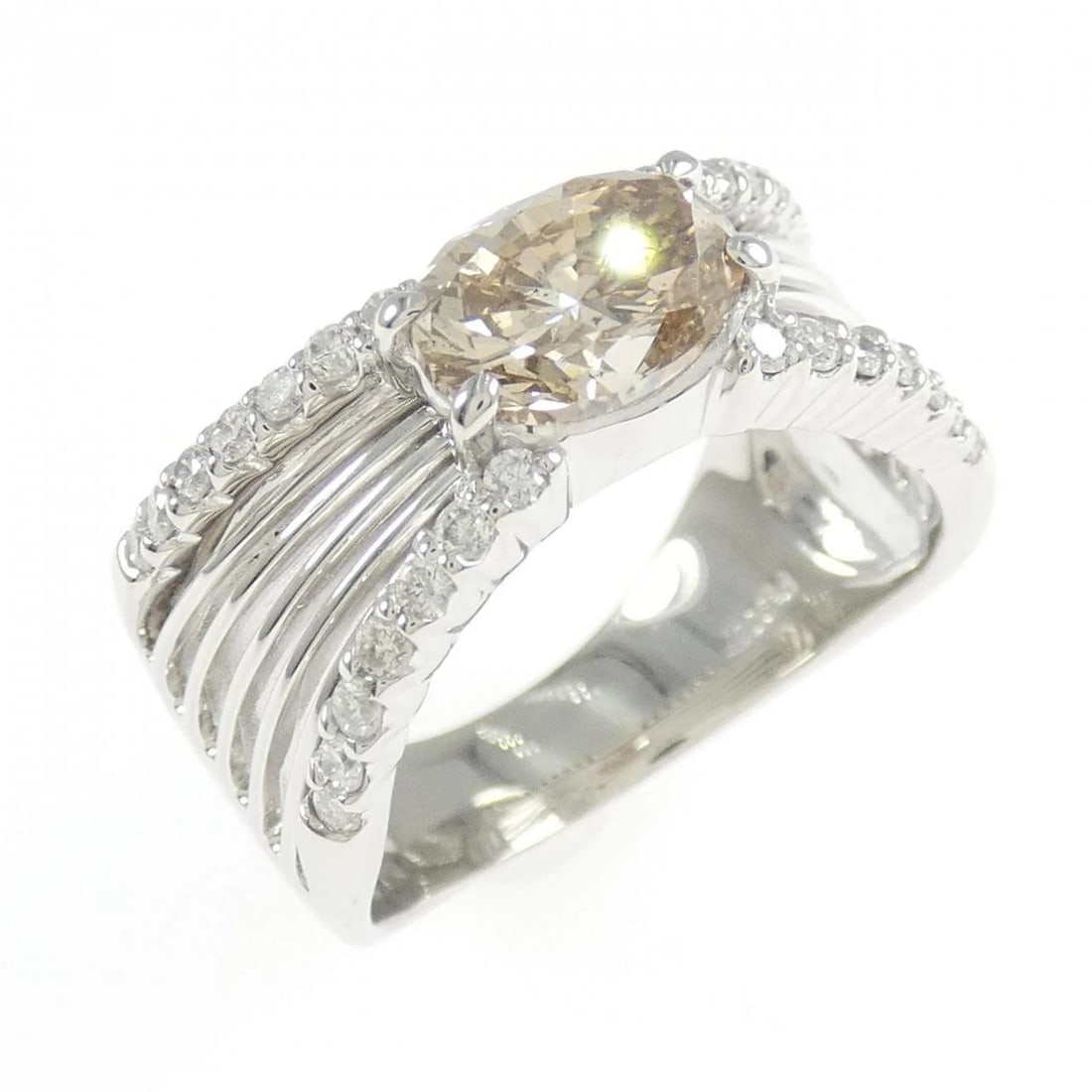 PT900 DIAMOND RING: PT900 Diamond Ring Brand: Unbranded Type: Diamond ring Material: Platinum900, Main Stone/Creation Natural Color: Platinum Size: US 8.75 Accessories: None Accessories Notice: When purchasin