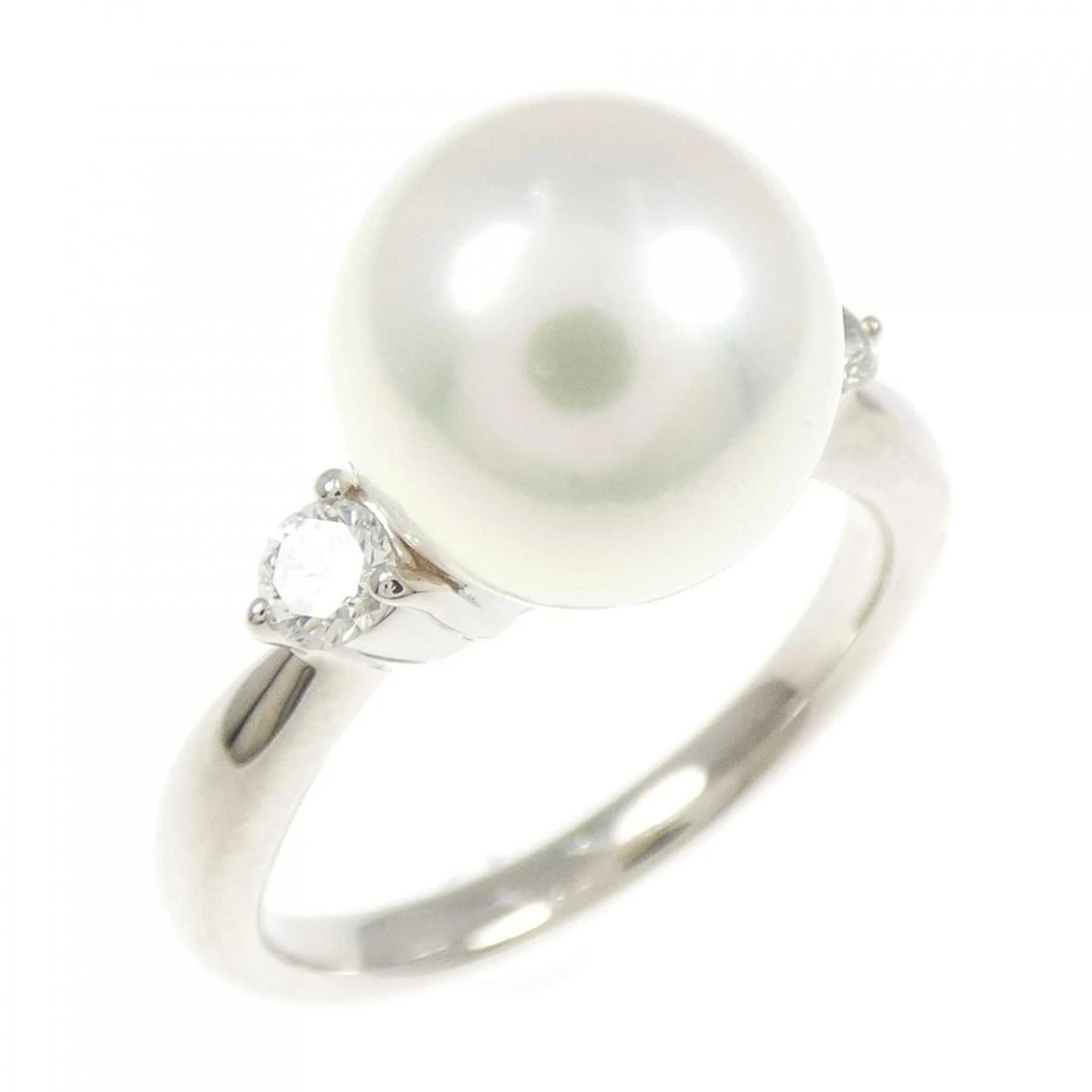 PT900 AKOYA PEARL RING: PT900 Akoya Pearl Ring Brand: Unbranded Type: akoya pearl ring Material: Platinum900, Main Stone/Creation Akoya Pearl Color: Platinum Size: US 5 Accessories: None Accessories Notice: When