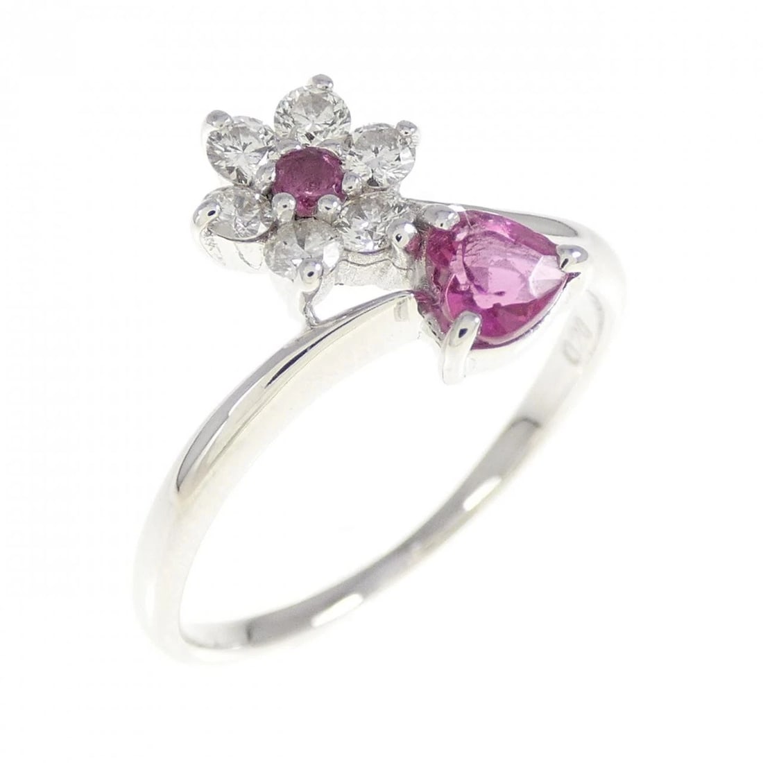 K18WG FLOWER X HEART TOURMALINE RING: K18WG Flower x Heart Tourmaline Ring Brand: Unbranded Type: Tourmaline Ring Material: K18 white gold, Main Stone/Creation Tourmaline Color: white gold Size: US 5.5 Accessories: None