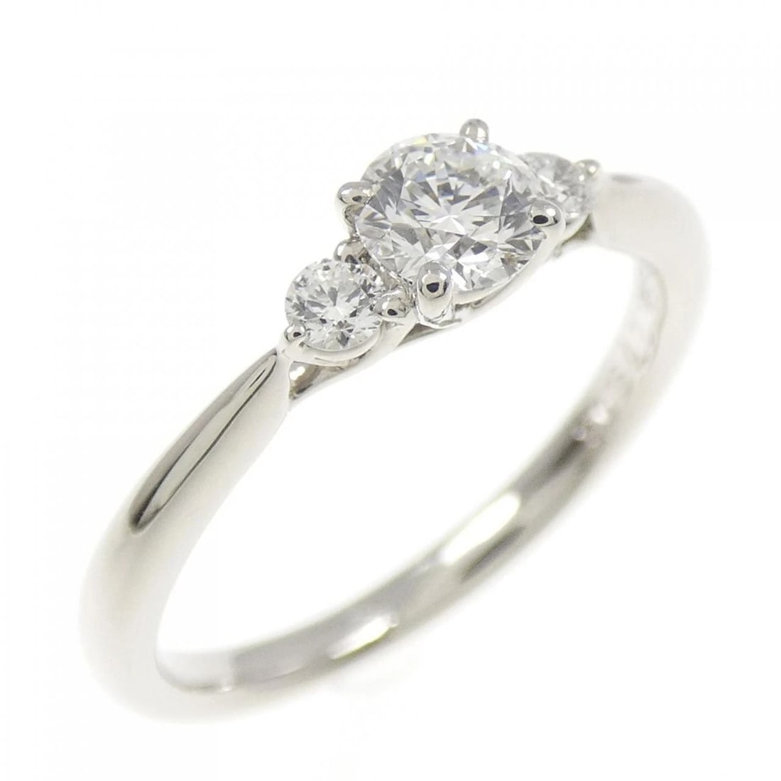 PT950 DIAMOND RING: PT950 Diamond Ring Brand: Unbranded Type: Ring Material: Platinum950, Color: Platinum Size: US 5.75 Accessories: None Accessories Notice: When purchasing pre-owned goods, please refer to t