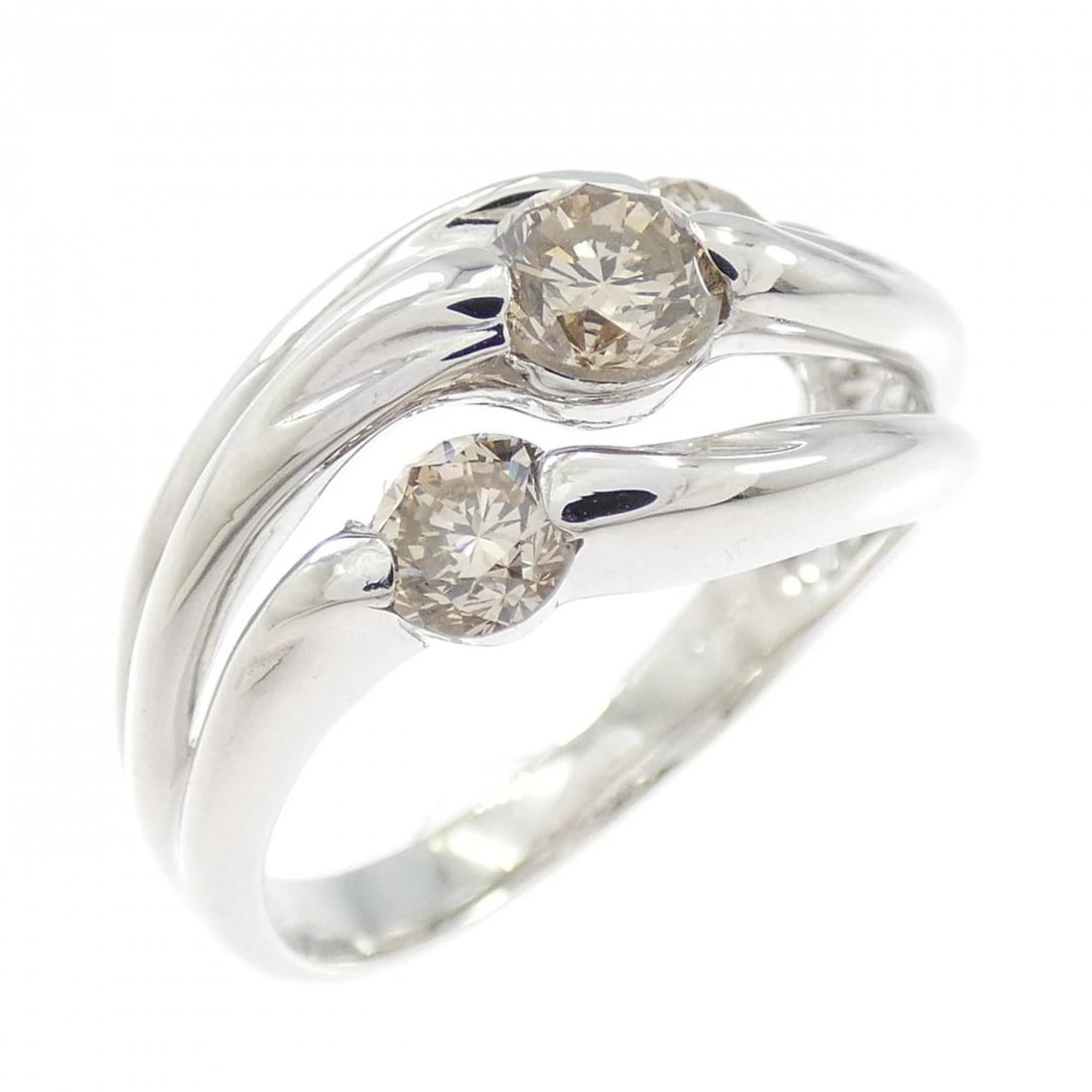 K18WG DIAMOND RING: K18WG Diamond Ring Brand: Unbranded Type: Diamond Ring Material: K18 white gold, Color: white gold Size: US 6 1/2 Accessories: None Accessories Notice: When purchasing pre-owned goods, ple