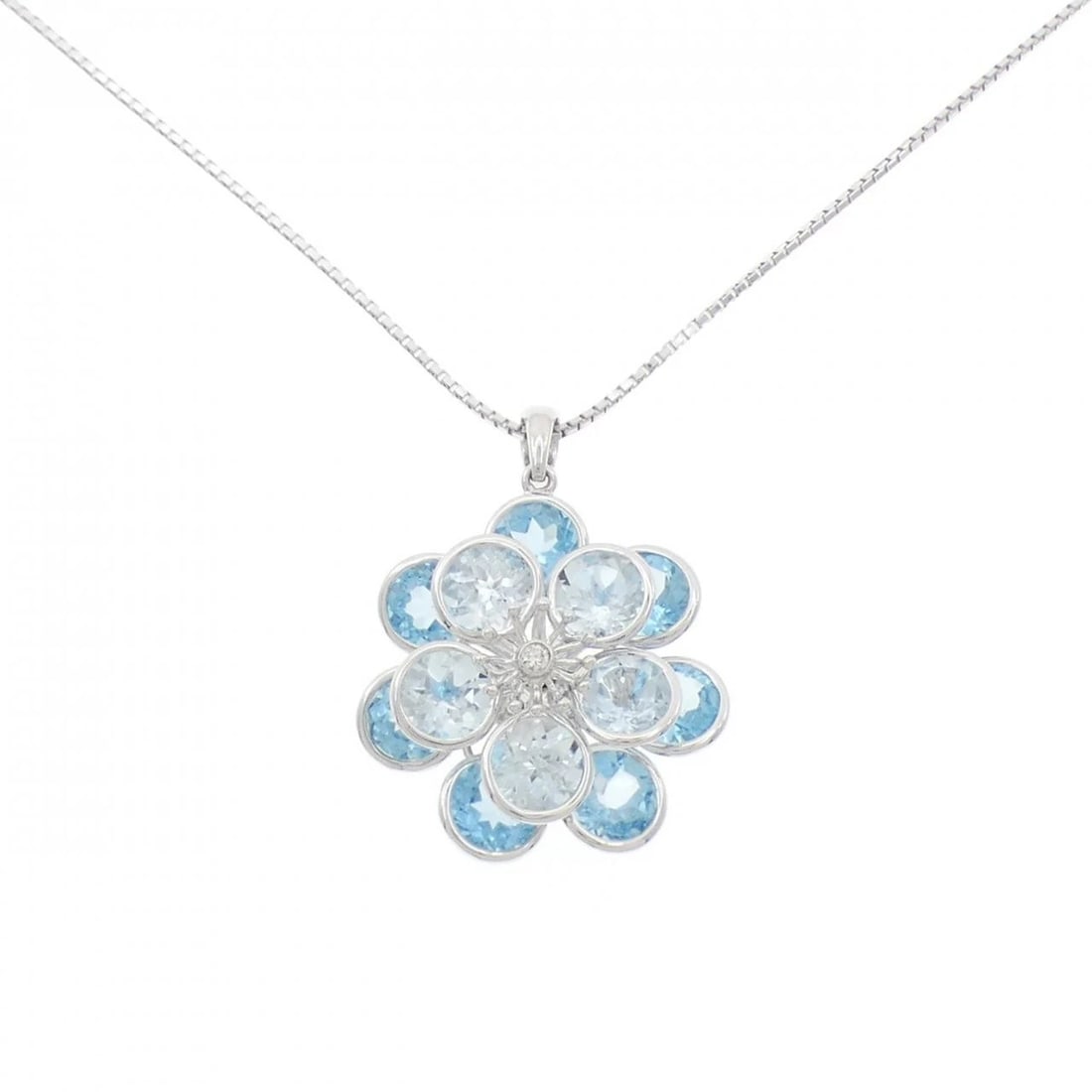 K18WG FLOWER BLUE TOPAZ NECKLACE: K18WG Flower Blue Topaz Necklace Brand: Unbranded Type: Blue Topaz Necklace Material: K18 white gold, Color: white gold Size: 45cm,Actual Size Pendant length approx. x width approx.: