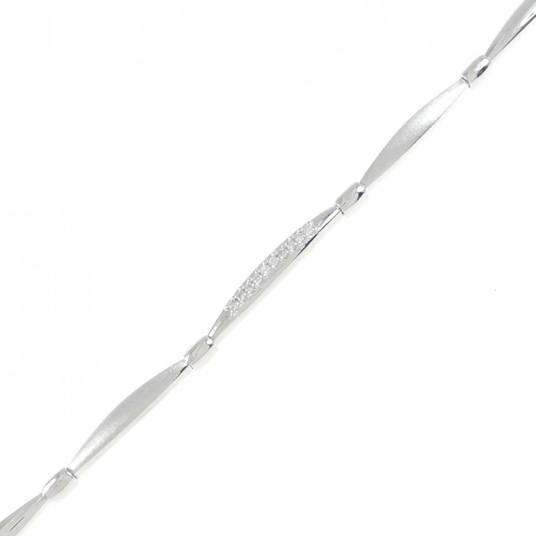 K14WG DIAMOND BRACELET: K14WG diamond bracelet Brand: Unbranded Type: Diamond Bure Rubbed T Material: 14 white gold, Color: white gold Size: 17cm,Actual Size Max width approx: 3.2mm Accessories: None Accessories