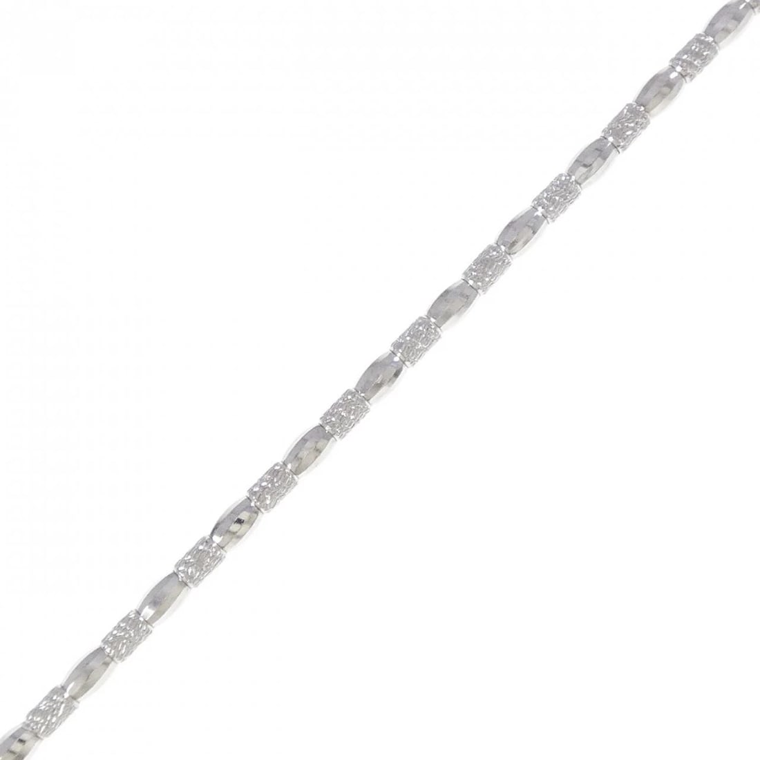 K18WG BRACELET: K18WG bracelet Brand: Unbranded Type: bracelet Material: K18 white gold, Color: white gold Size: 18cm,Actual Size Max width approx: 2.1mm Accessories: None Accessories Notice: When purchasing