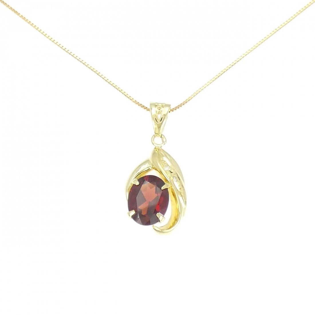 K18YG GARNET NECKLACE: K18YG Garnet Necklace Brand: Unbranded Type: Garnet Necklace Material: K18 yellow gold, Color: yellow gold Size: 40cm,Actual Size Pendant length approx. x width approx.: 27.2mmx12.5mm Chain