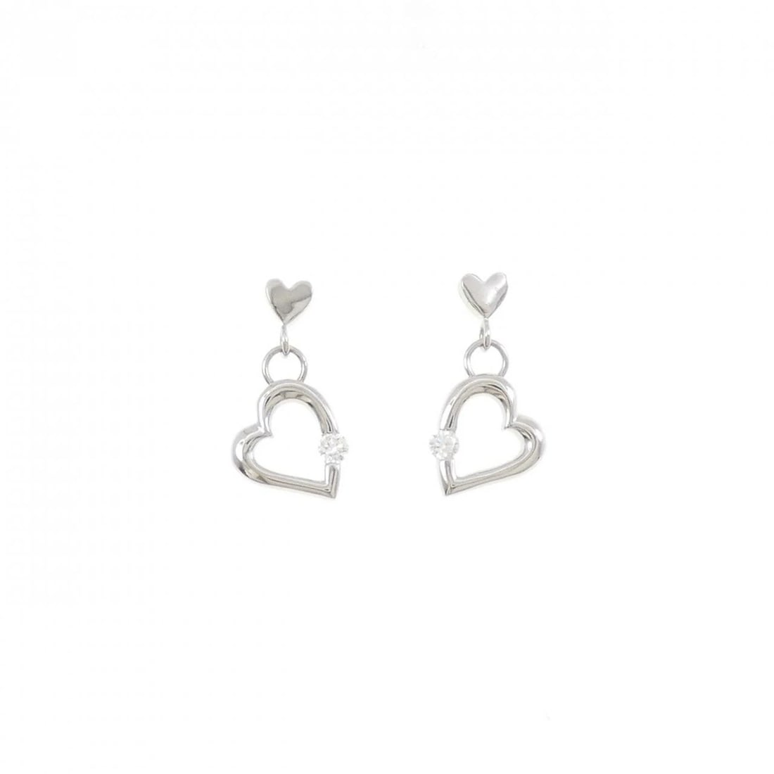 PT900 HEART DIAMOND PIERCE: PT900 Heart Diamond Pierce Brand: Unbranded Type: Diamond Pierce/Earring Material: Platinum900, Color: Platinum Size: Actual Size Approx. height x width: 17.5mm x 9.3mm Accessories: None A