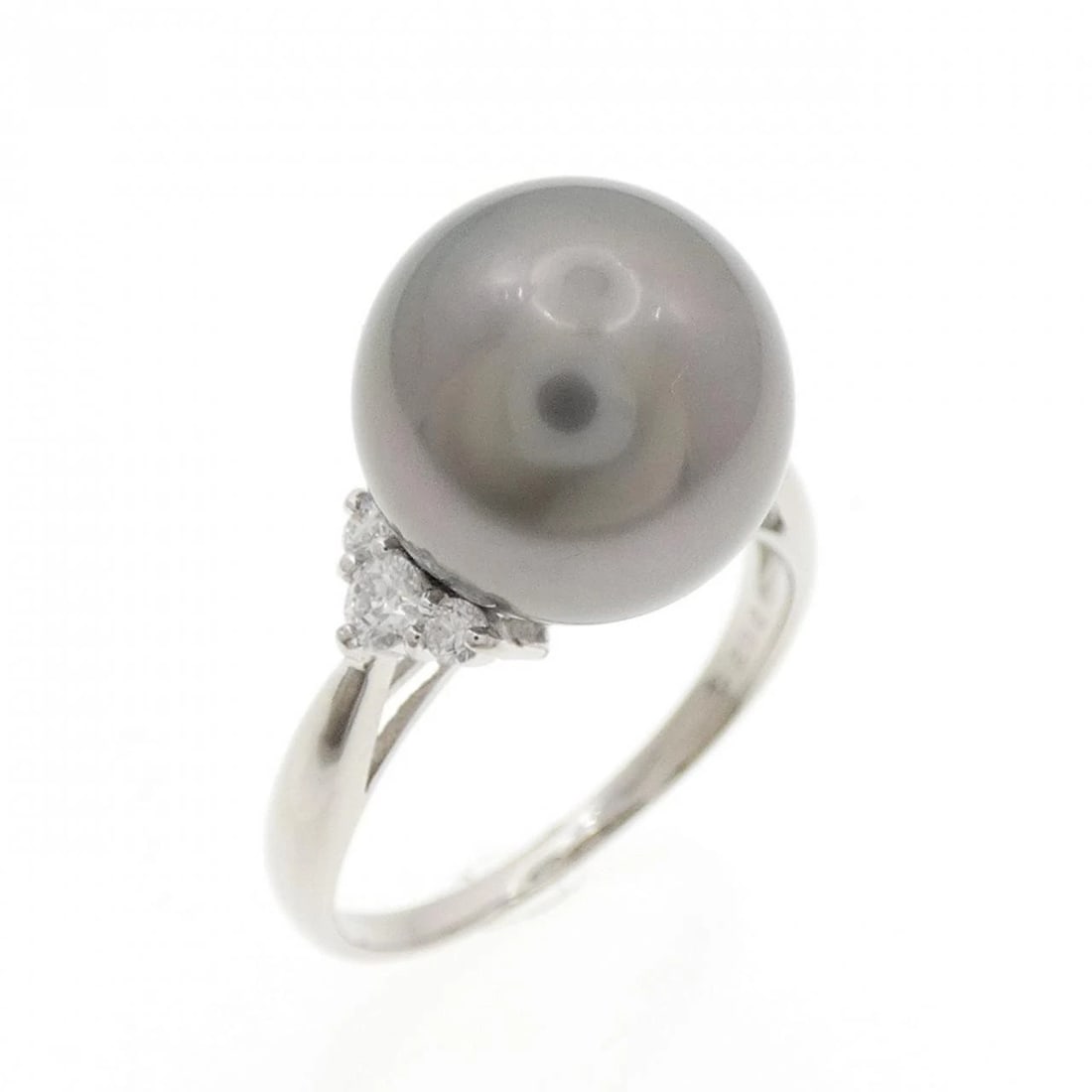 PT900 BLACK PEARL RING: PT900 Black pearl ring Brand: Unbranded Type: Black pearl ring Material: Platinum900, Color: Platinum Size: US 9 Accessories: None Accessories Notice: When purchasing pre-owned goods, please