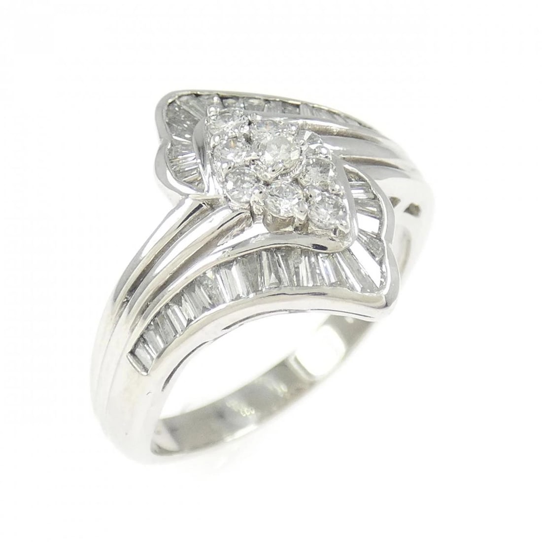 PT900 DIAMOND RING: PT900 Diamond Ring Brand: Unbranded Type: Diamond ring Material: Platinum900, Color: Platinum Size: US 5 3/4 Accessories: None Accessories Notice: When purchasing pre-owned goods, please