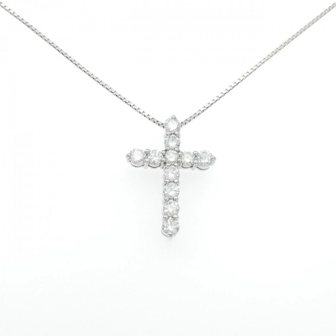 PT900/PT850 CROSS DIAMOND NECKLACE: PT900/PT850 Cross Diamond Necklace Brand: Unbranded Type: Diamond Necklace Material: Platinum900/Platinum850, Color: Platinum Size: 45cm,Actual Size Pendant length approx. x width approx.: