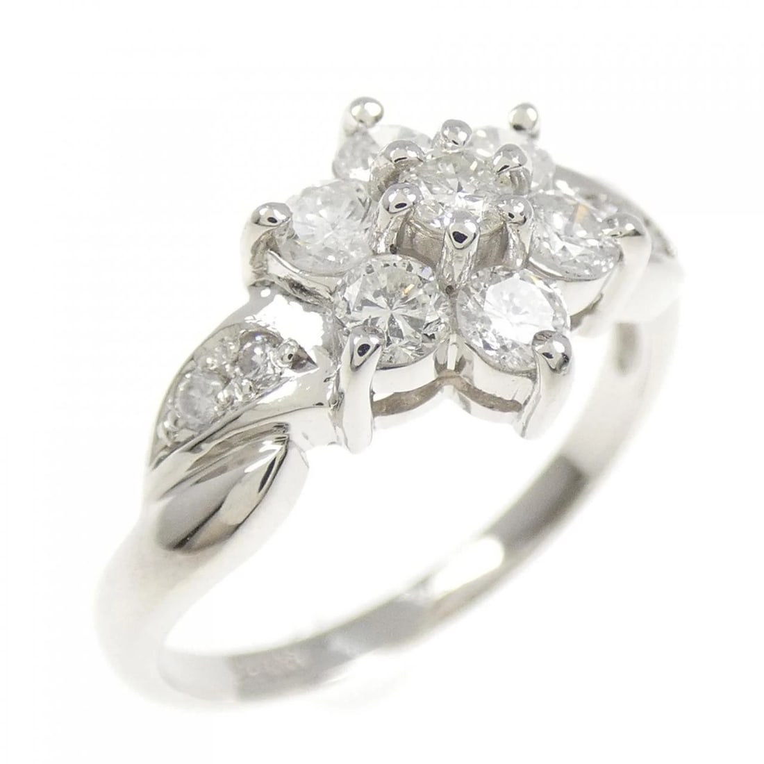 PT900 FLOWER DIAMOND RING: PT900 Flower Diamond Ring Brand: Unbranded Type: Diamond ring Material: Platinum900, Color: Platinum Size: US 5 3/4 Accessories: None Accessories Notice: When purchasing pre-owned goods,