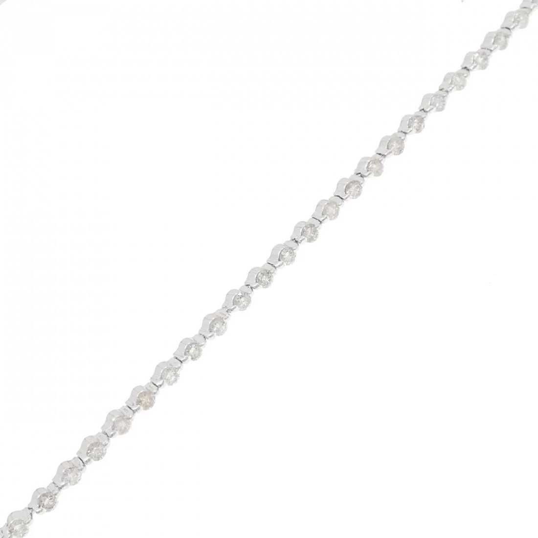 PT900 DIAMOND BRACELET: PT900 Diamond Bracelet Brand: Unbranded Type: Diamond Bure Rubbed T Material: Platinum900, Color: Platinum Size: 19cm,Actual Size Max width approx: 2.2mm Accessories: None Accessories Notice: