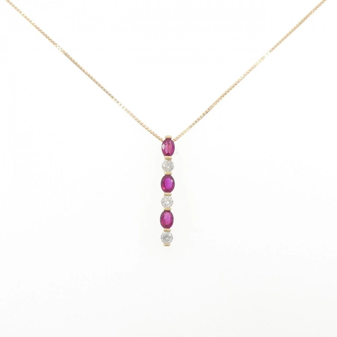 18K YELLOW GOLD RUBY NECKLACE: 18K Yellow Gold Ruby Necklace Brand: Unbranded Type: Ruby Necklace Material: K18 yellow gold, Color: yellow gold Size: 45cm,Actual Size Pendant length approx. x width approx.: 24.0mmx2.9mm
