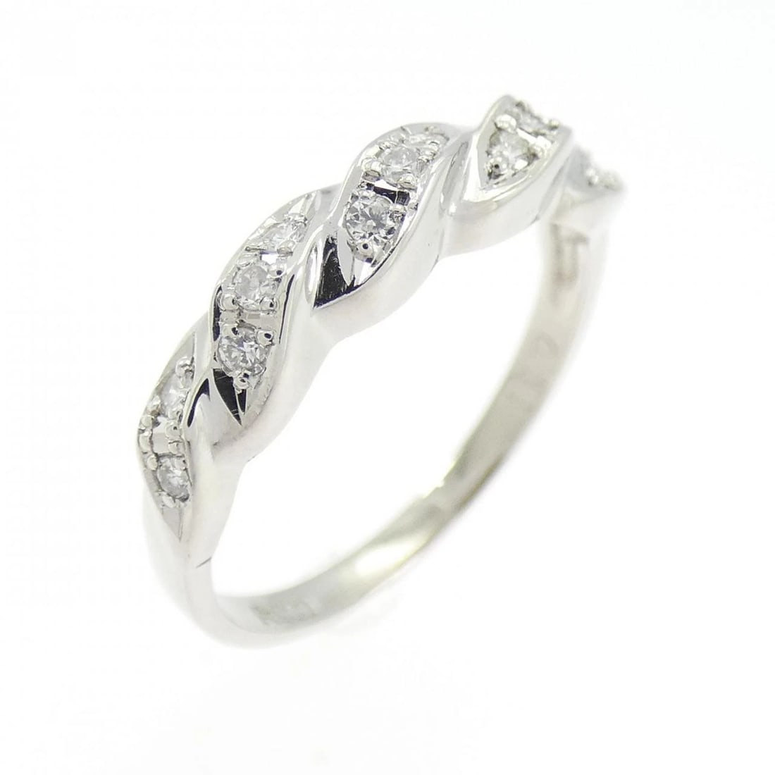 PT900 DIAMOND RING: PT900 Diamond Ring Brand: Unbranded Type: Diamond ring Material: Platinum900, Color: Platinum Size: US 5 Accessories: None Accessories Notice: When purchasing pre-owned goods, please refer to