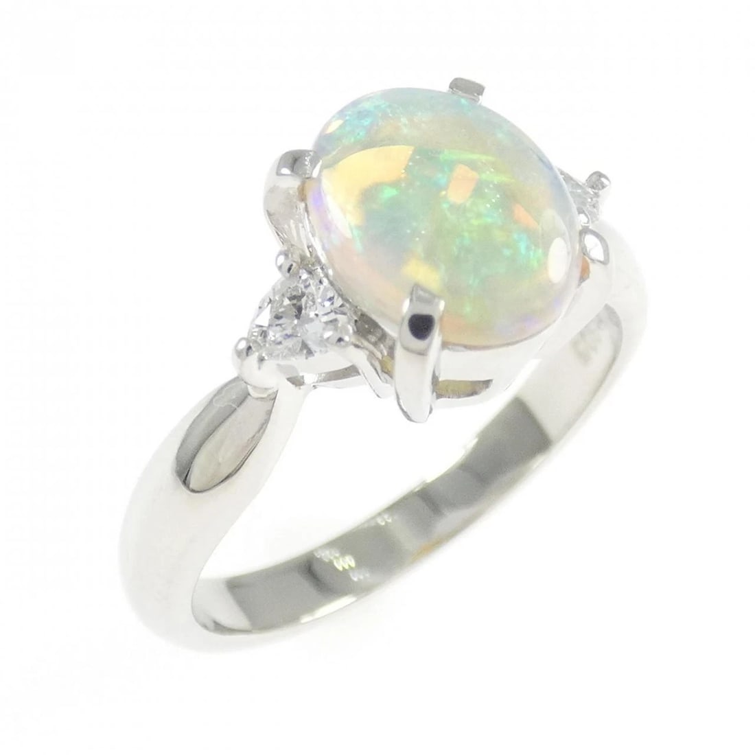 PT900 OPAL RING: PT900 Opal Ring Brand: Unbranded Type: Opal Ring Material: Platinum900, Main Stone/Creation Opal Color: NONE Size: US 6 Accessories: None Accessories Notice: When purchasing pre-owned goods,