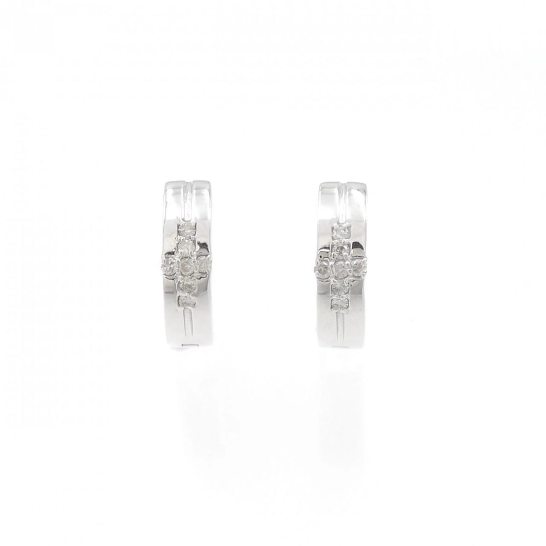 K18WG CROSS DIAMOND PIERCE: K18WG Cross Diamond Pierce Brand: Unbranded Type: Diamond Pierce/Earring Material: K18 white gold, Color: white Size: Actual Size Approx. height x width: 14.9mm x 4.4mm Accessories: None