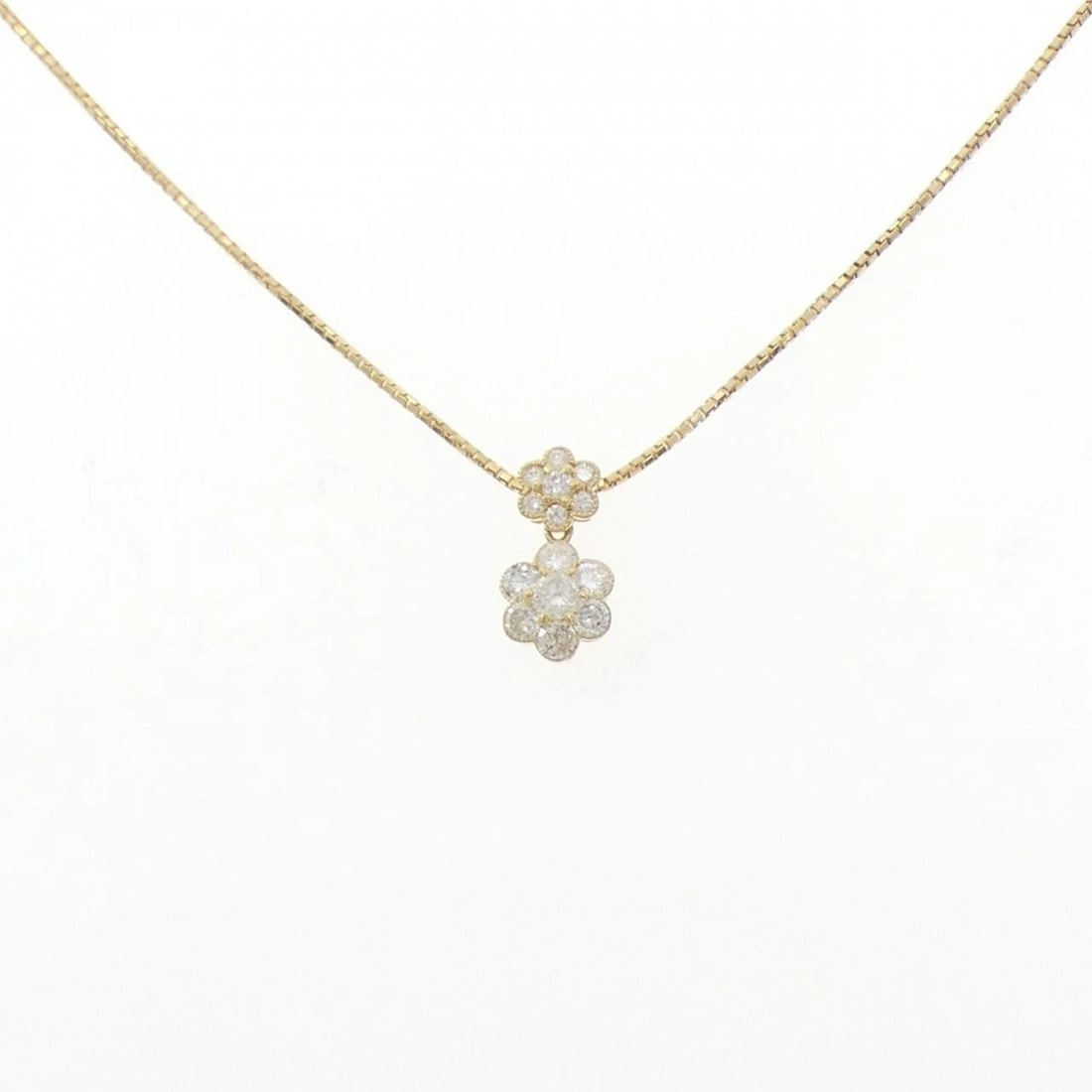 K18YG FLOWER DIAMOND NECKLACE: K18YG Flower Diamond Necklace Brand: Unbranded Type: Diamond Necklace Material: K18 yellow gold, Color: yellow Size: 41cm Actual Size Pendant length approx. x width approx.: 14.6mmx7.4mm Chain