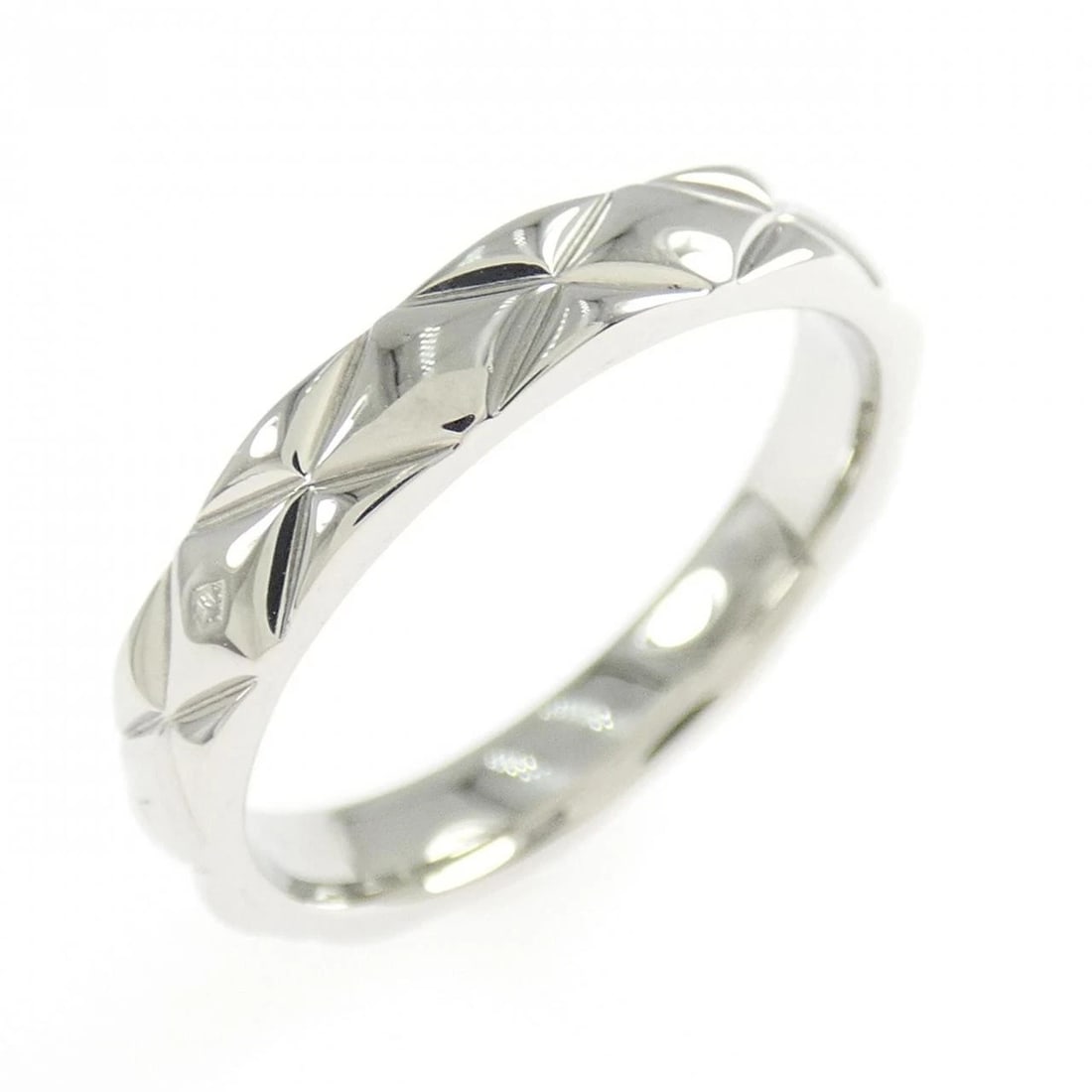 CHANEL MATELASSE RING: Chanel Matelasse Ring Brand: CHANEL Type: ring Material: Platinum950, Color: Platinum Size: US 5 1/2 Accessories: None Accessories Notice: When purchasing pre-owned goods, please refer to