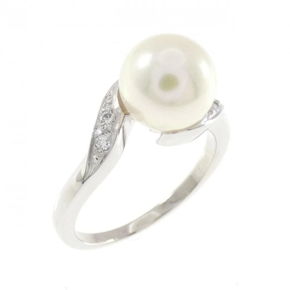 MIKIMOTO AKOYA PEARL RING: Mikimoto Akoya Pearl Ring Brand: MIKIMOTO Type: Ring Material: Platinum900, Main Stone/Creation Akoya Pearl Secondary Stone Natural Color: Platinum Size: US 4 3/4 Accessories: None