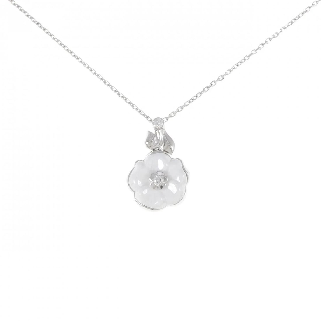 CHANEL CAMELLIA NECKLACE: Chanel Camellia Necklace Brand: CHANEL Type: Necklace Material: 750 white gold, Main Stone/Creation Natural Color: white Size: 42?45cm Actual Size Pendant length approx. x width approx.: