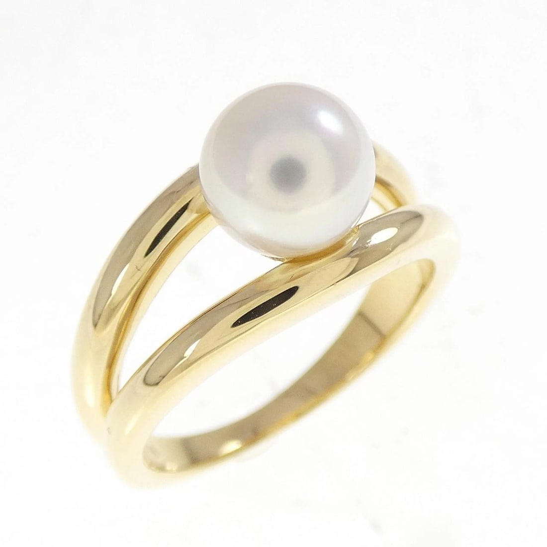 MIKIMOTO AKOYA PEARL RING: Mikimoto Akoya Pearl Ring Brand: MIKIMOTO Type: Ring Material: 18kYG, Main Stone/Creation akoya pearl Color: yellow Size: US 5.25 Accessories: None Accessories Notice: When purchasing