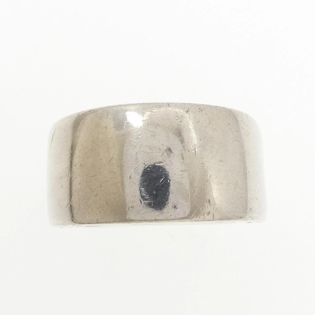 925 HERMES RING: 925 Hermes Ring Brand: HERMES Type: Ring Material: 925Silver, Color: silver Size: US 6 1/2 Accessories: None Accessories Notice: When purchasing pre-owned goods, please refer to the photos