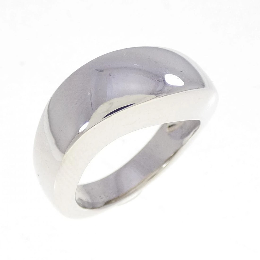 CHAUMET 750WG RING: Chaumet 750WG Ring Brand: Chaumet Type: Ring Material: 750 white gold, Color: white Size: US 5 Accessories: None Accessories Notice: When purchasing pre-owned goods, please refer to the