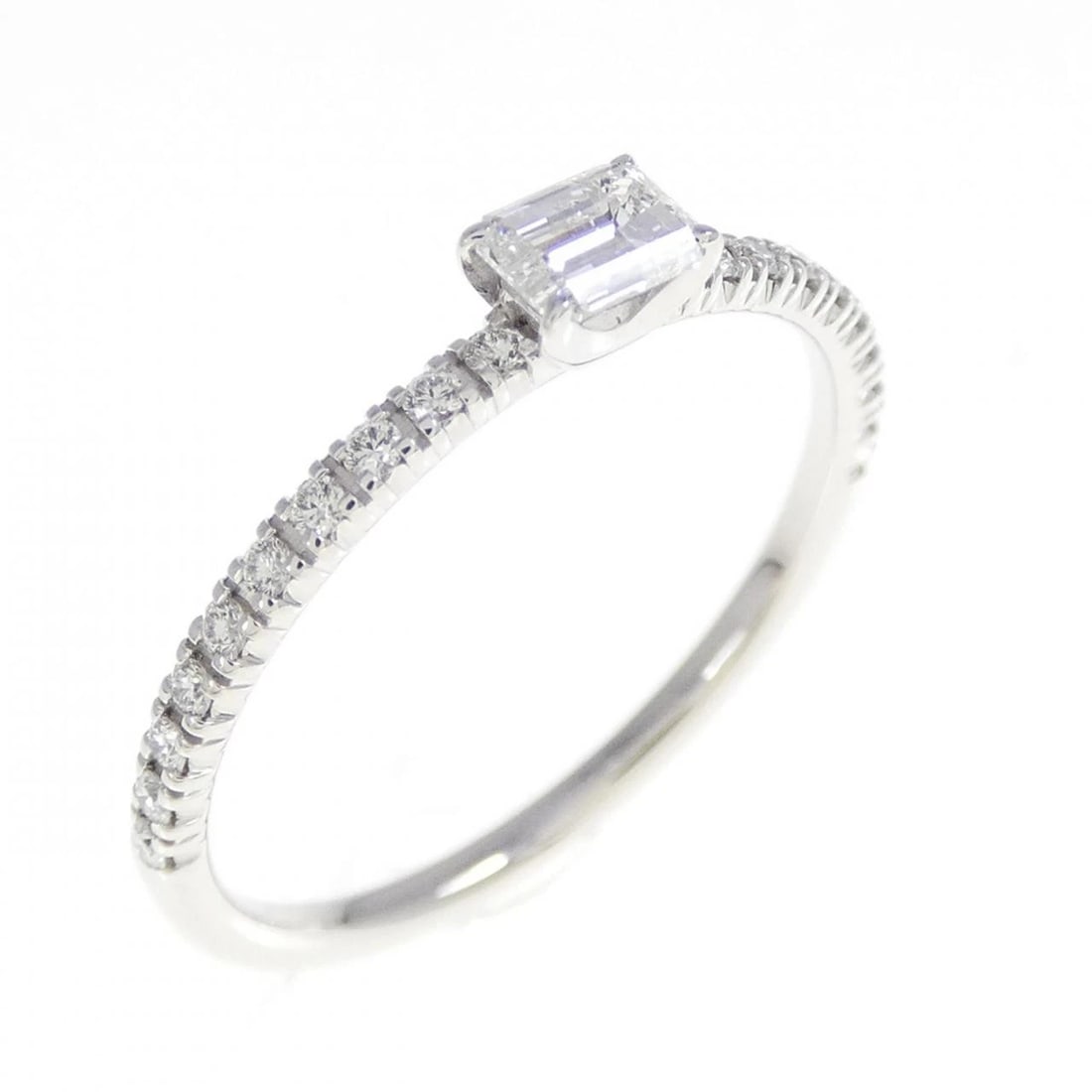 CARTIER ETINCELLE RING: Cartier Etincelle Ring Brand: CARTIER Type: Ring Material: 750 white gold, Main Stone/Creation Natural Color: white Size: US 5 1/2 Accessories: None Accessories Notice: When purchasing
