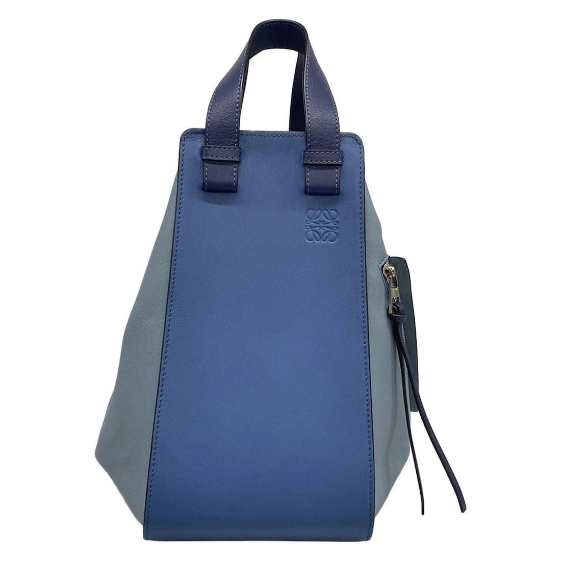 LOEWE HAMMOCK BAG MEDIUM LIGHT BLUE BLUE LEATHER HANDBAG: LOEWE Hammock Bag Medium Light Blue Blue Leather Handbag Brand: LOEWE Type: Handbag Material: Leather Color: Light Blue, Blue Size: Height : 11.22 inch (28.5 cm) Width : 5.91 inch (15 cm) - 16.14