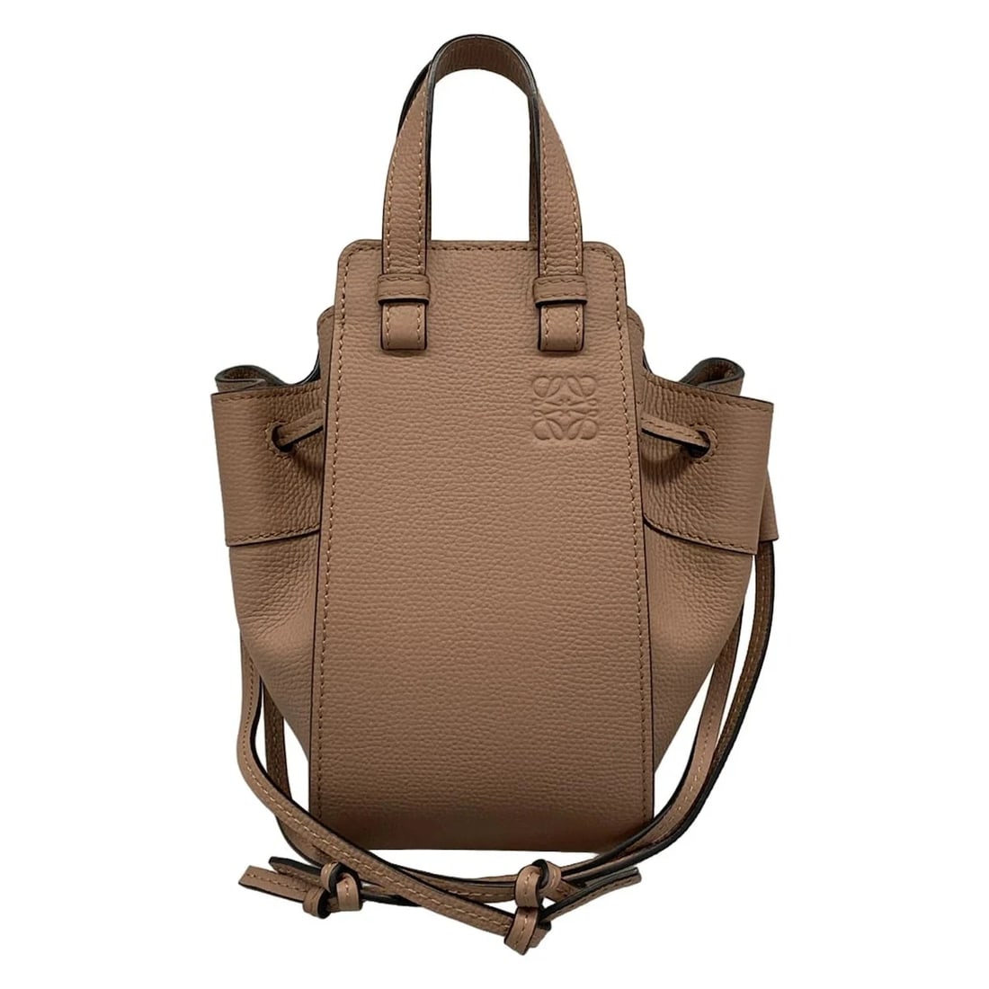 LOEWE HAMMOCK DRAWSTRING BAG MINI PINK BEIGE SOFT GRAIN CALF: LOEWE Hammock Drawstring Bag Mini Pink Beige Soft Grain Calf Brand: LOEWE Type: Handbag Material: Soft Grain Calf Color: Pink Beige Size: Height : 8.07 inch (20.5 cm) Width : 4.13 inch (10.5 cm) -