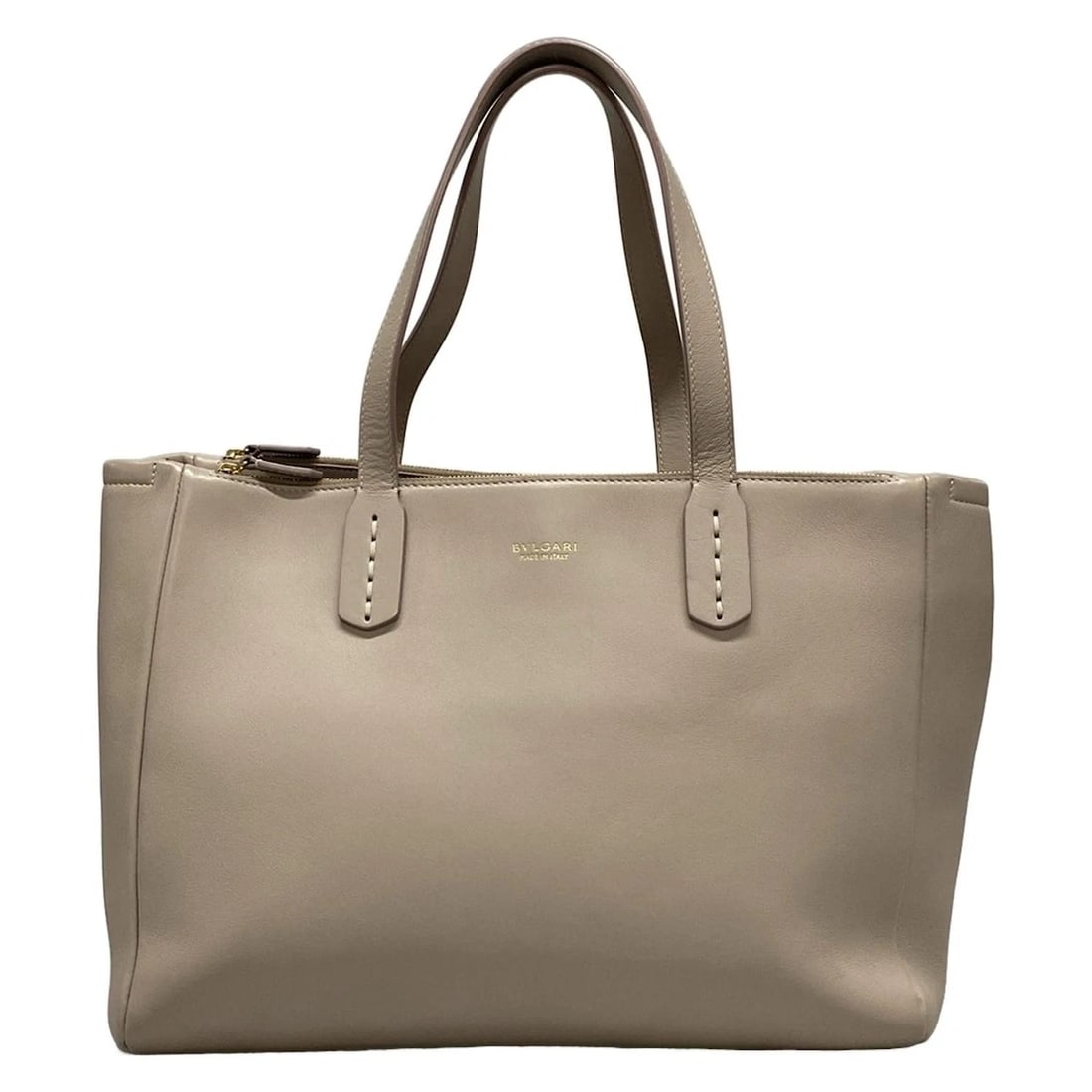 BVLGARI - PINK BEIGE LEATHER TOTE BAG: BVLGARI - Pink Beige Leather Tote Bag Brand: BVLGARI Type: Tote Bag Material: Leather Color: Pink Beige Size: Height : 9.84 inch (25 cm) Width : 13.19 inch (33.5 cm) - 15.35 inch (39 cm) Depth : 4
